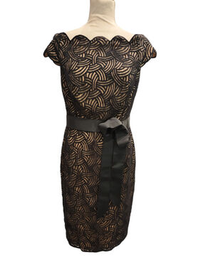 Tadashi Shoji Black Lace Off-Shoulder Cocktail Dress 8 Scalloped Neck Satin Bow